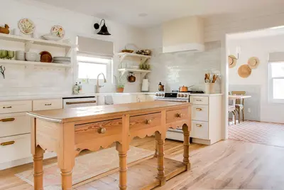 Image de Walk to historic Main St, 2/2 perfect for couples, Gas fire pit under the stars