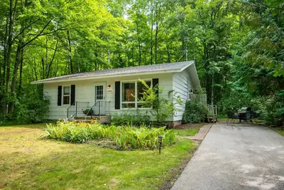 Image de Retreat on a wooded lot within walking distance of downtown!