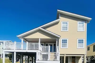 Image de Private Dock - Intercoastal Waterway Views: 5 Bedrooms, 4 Baths, Large Porch!