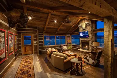 Image de Luxury Homestead Cowboy Cabin on 80 acres!