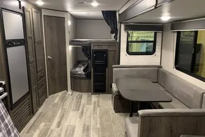 Image de New 33' Rv on 24 acres at Firefly Horse Co Wellness Retreat Center