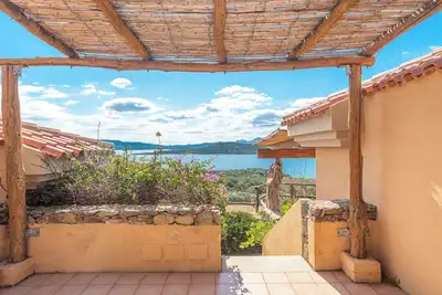 Image de Appartement de vacances \"Trilocale N8 - Porto Mannu\" avec vue sur mer et terrasse