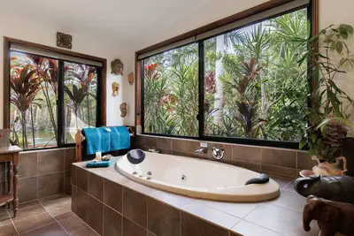 Image de Spa with beautiful view, cozy fireplace - Beach 10 km - Eumundi Markets 6 km