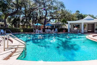 Image de Polynesian Gardens Villa: Renovated, Near Crescent Beach, Pool, Patio & Modern Comforts!