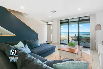 Image de Three Level Esplanade Magic with Stunning Views