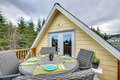 Image de Charming Port Angeles Studio w/ Deck & Views!