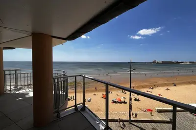 Appartement 2 étoiles avec balcon-terrasse, 1 chambre, parking, près de la mer