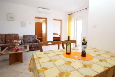 Image de Appartement de vacances Baška pour 1 - 5 personnes avec 2 chambres à coucher - Maison de vacances