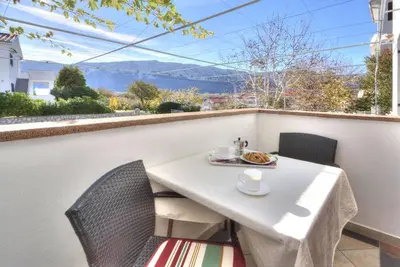 Image de Appartement de vacances Baška pour 1 - 4 personnes avec 2 chambres à coucher - Maison de vacances