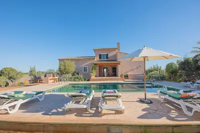 Image de Four bedroom country house with pool in quiet rural area close to Campos