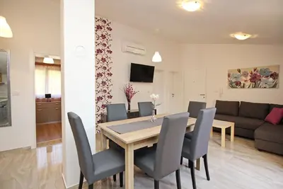 Image de Appartement de vacances Baška pour 1 - 6 personnes avec 3 chambres à coucher - Maison de vacances