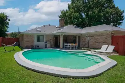 Image de Vibrant Spacious Home w\/ Private Pool and Jacuzzi