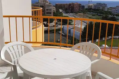 Image de Appartement vue mer à 10 minutes à pied de la plage avec piscine