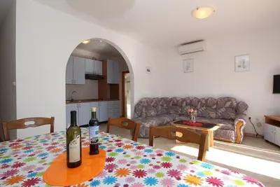 Image de Appartement de vacances Baška pour 1 - 6 personnes avec 3 chambres à coucher - Maison de vacances