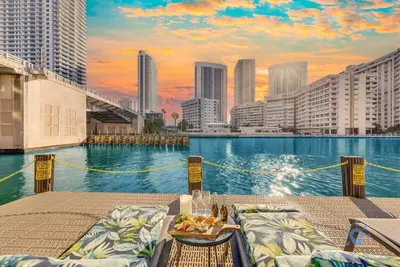 Image de Modern Resort:   Awesome Pool + Gym|Near Beach