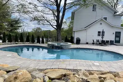 Image de Beautiful New Milford home(1/4mile to Candlewood Lake & Marina+big private pool)