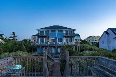Image de Beachfront - Perfect for large groups - Pool!