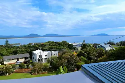 Image de Eagles Nest Cottage where everything is better with an ocean view and breeze