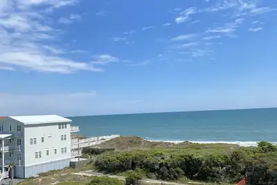 Image de St. Regis Resort, Bldg 3, Let The Waves Hit Your Feet & The Sand Be Your Seat