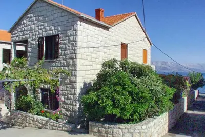Image de Appartement de deux chambres avec la terrasse et la vue sur le mer Postira, Brac (A-737-b)