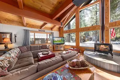 Image de Le Northwoods Chalet Impressionnant-Getaway famille!