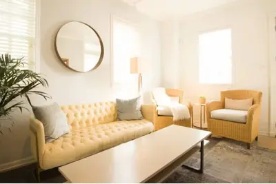 Image de Stylish Downtown Cottage - Prime Historic Location
