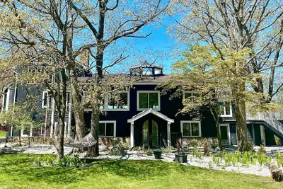 Image de Ultra Secluded mountaintop mansion amazing views-hot tub-arcade