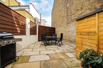 Image de Beautiful 2 Bed House in Wandsworth with Secure Parking / Outdoor Space