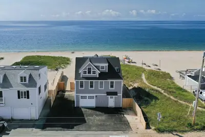 Image de Luxury Craigville Beach Oceanfront Rental