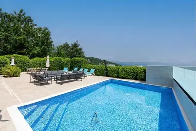 Image de Villa moderne 5 chambres pour 10+1 avec piscine chauffée et jacuzzi