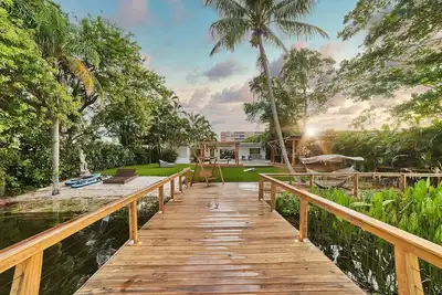Image de Lakefront Villa |Tropical Backyard+Kayak+Cool Deck