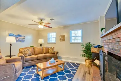 Image de A comfortable home near the Motor Mile and Boone Lake, 5mins to I-26, Wing Deer Park, and the Mall.