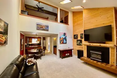 Image de Beautiful Cathedral Ceiling Townhome next to the Golf Course! ! !