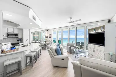 Image de 2026 Updated, 5-Star, Modern Beachfront Condo at Silver Beach Towers