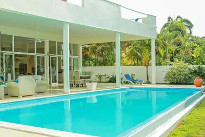 3bd modern villa between Sosua and Cabarete, internet/Ac/parking/cable Tv