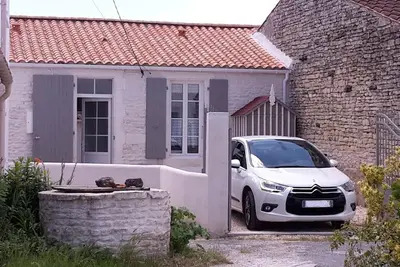Image de Petite maison rénovée à louer dans un village oléronnais,