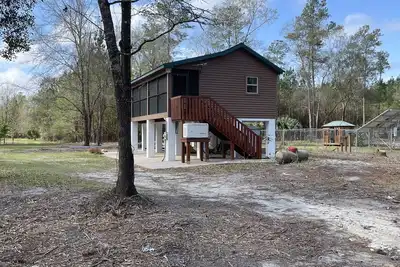 Image de Peace on the river. Wakulla springs nearby. Wakulla River adjoins property’.