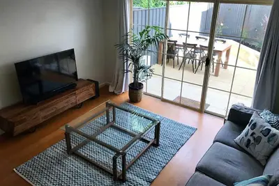 Image de Adelaide | 3br Norwood Townhouse | Fringe Stay + Wi-Fi + Parking + Smart Tv | Walk Everywhere - Stay 4 Nights, Pay Only 3 (June - August 2025)