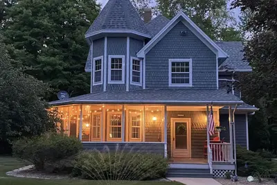 Image de King bed, fully stocked kitchen, 2. 5 acres of secluded beauty