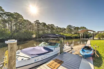 Image de Sunny + Alluring Englewood Retreat w\/ Dock!