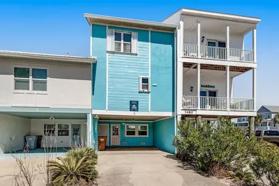 Image de Dog-friendly townhouse with high-speed WiFi, central Ac - walk to the beach