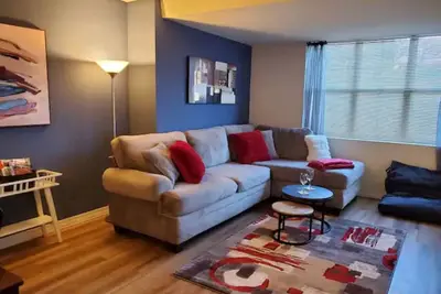 Image de Downtown\/King Bed\/Pool\/Gym\/Parking\/Long Term Disc
