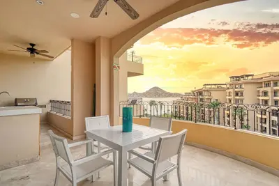 Image de Lands End from Balcony! Remodeled and Exquisite!