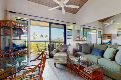 Image de Inviting island condo with pool, ocean views, & W/D