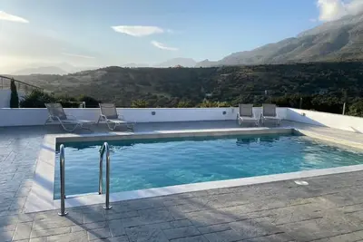 Image de Villa George vue mer avec piscine - Triopetra