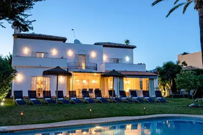 Villa de 7 chambres avec piscine chauffée dans emplacement privilégié de Banus
