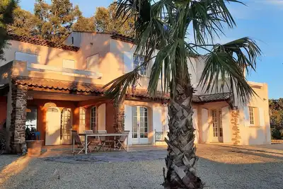 Image de Grande maison de famille avec une vue exceptionnelle et piscine au Rayol Canadel