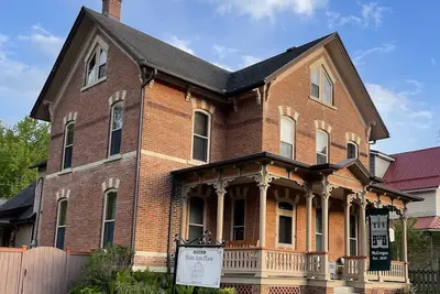 Image de Historic home on the Mississippi River;   Families and friends gather here