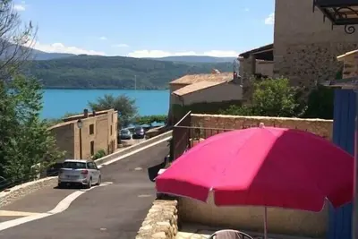 Image de En famille, au village et proche du lac