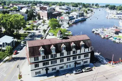 Image de Waters Edge - Walking distance to everything!